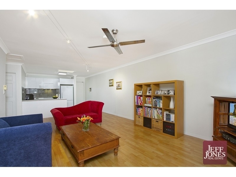 1/237 Cavendish Road, Coorparoo QLD 4151