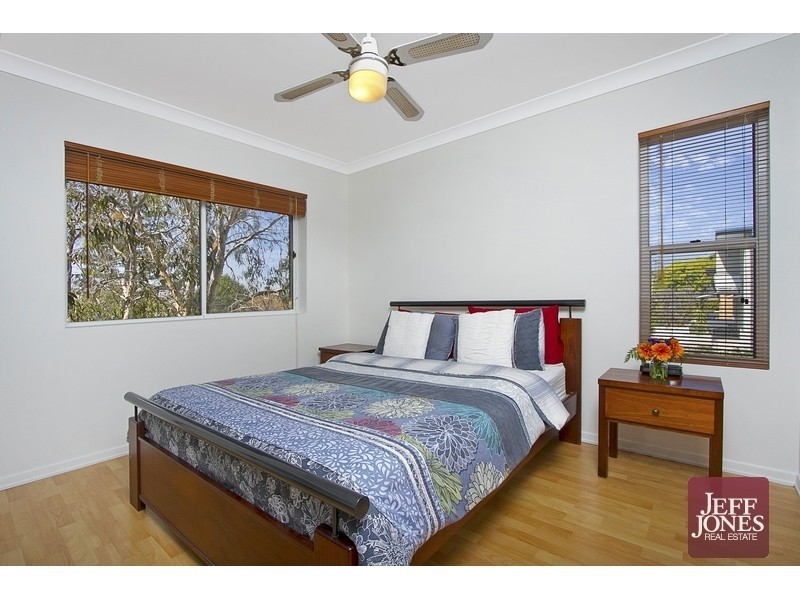 1/237 Cavendish Road, Coorparoo QLD 4151