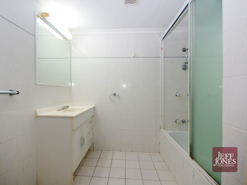 1/2 Gustavson Street, Annerley QLD 4103