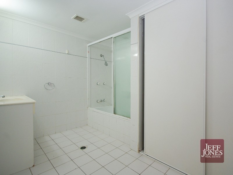 1/2 Gustavson Street, Annerley QLD 4103