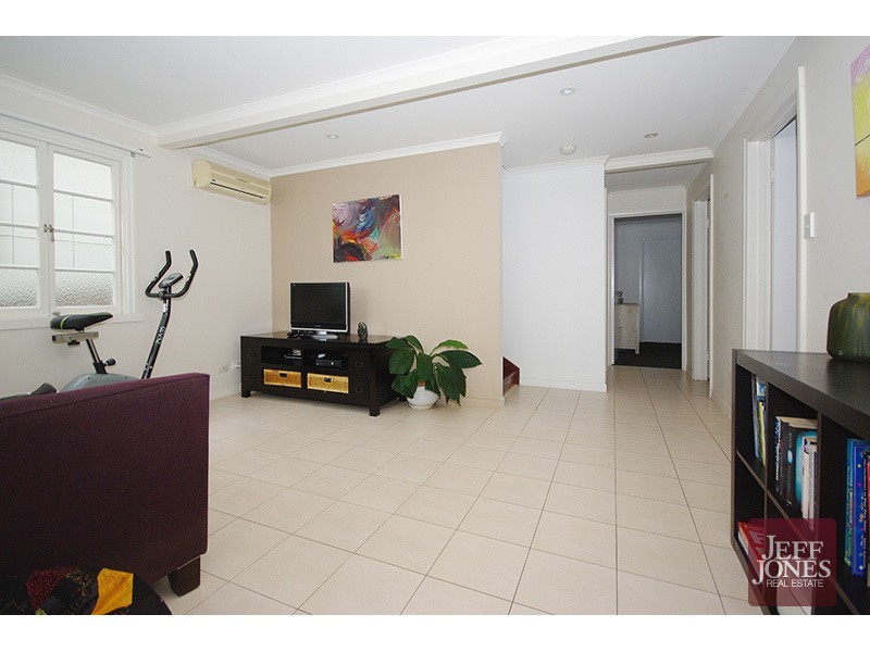 67 Stella Street, Holland Park QLD 4121