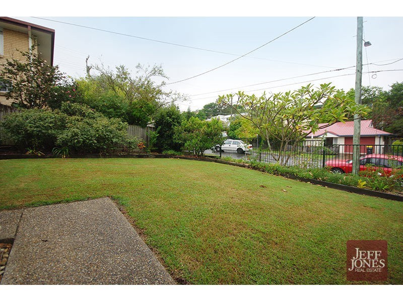 18 Beanga Street, Greenslopes QLD 4120