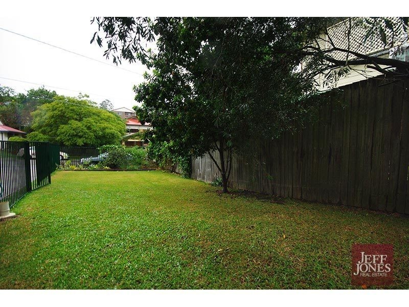 18 Beanga Street, Greenslopes QLD 4120