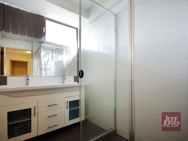 2/15 Musgrave Road, Indooroopilly QLD 4068