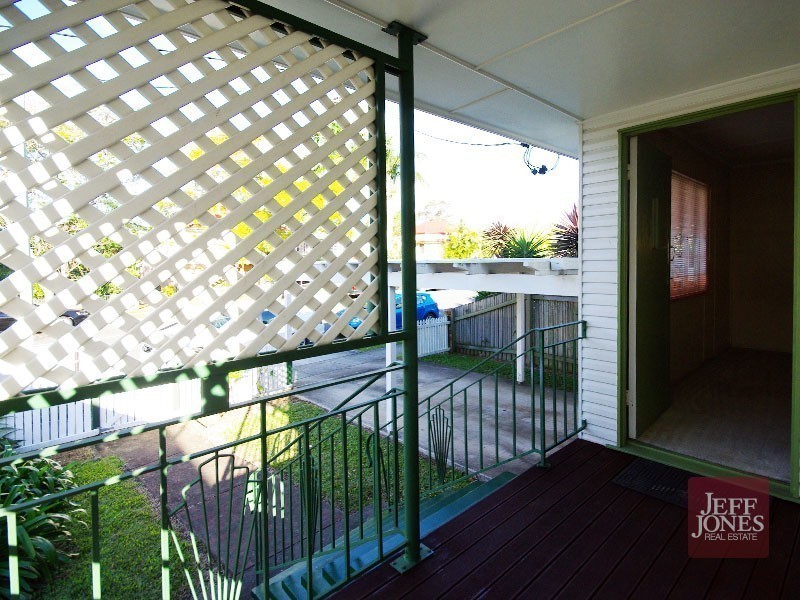 17 Earl Street, Greenslopes QLD 4120