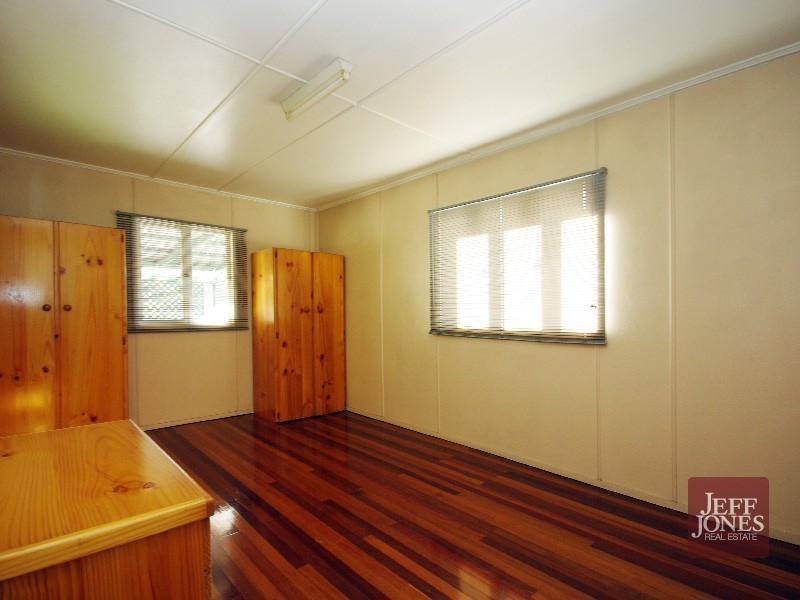 17 Earl Street, Greenslopes QLD 4120