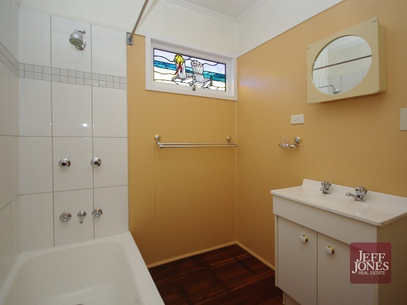 17 Earl Street, Greenslopes QLD 4120