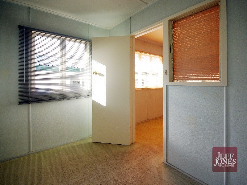 17 Earl Street, Greenslopes QLD 4120