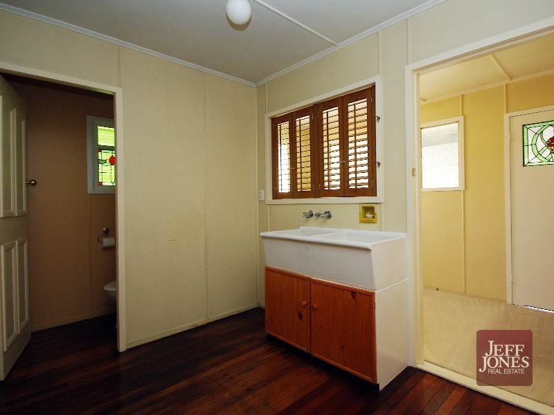 17 Earl Street, Greenslopes QLD 4120