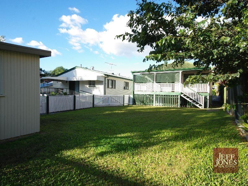 17 Earl Street, Greenslopes QLD 4120