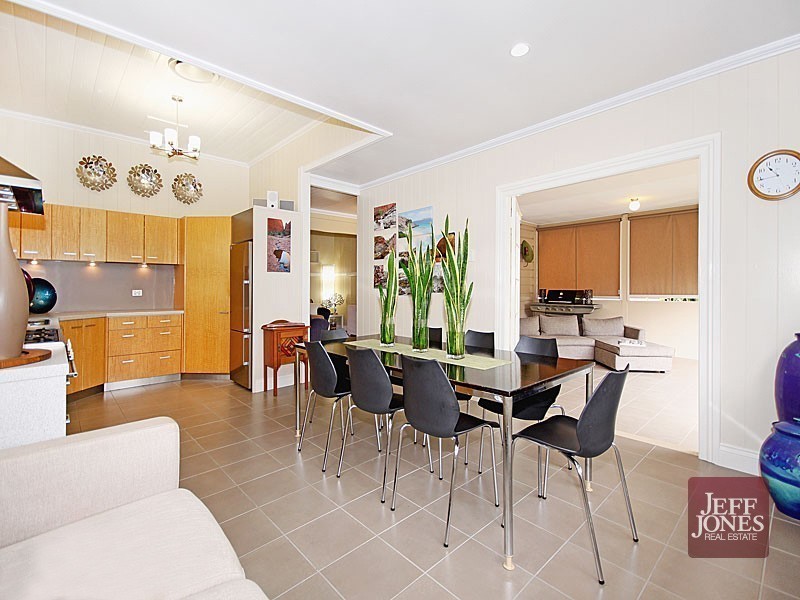 98 Linton Street, Kangaroo Point QLD 4169