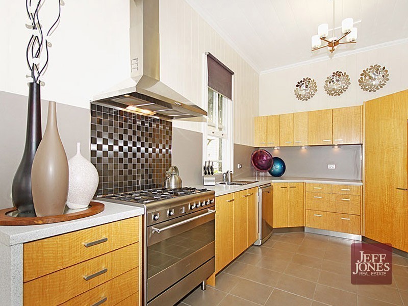 98 Linton Street, Kangaroo Point QLD 4169