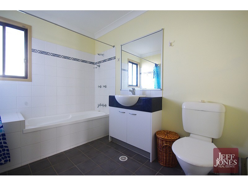 1/4 Emsworth Street, Wynnum QLD 4178