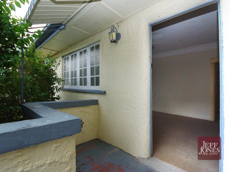 35 Merinda Street, Greenslopes QLD 4120