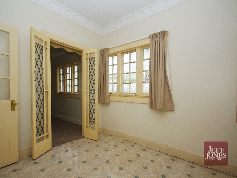 35 Merinda Street, Greenslopes QLD 4120