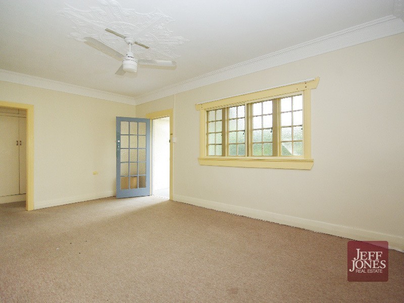 35 Merinda Street, Greenslopes QLD 4120