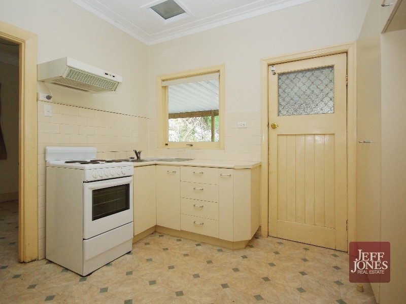 35 Merinda Street, Greenslopes QLD 4120