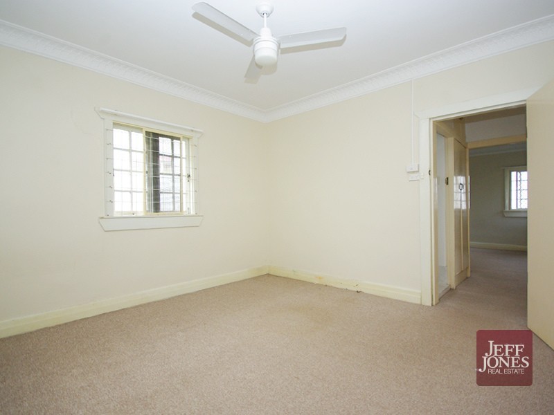 35 Merinda Street, Greenslopes QLD 4120