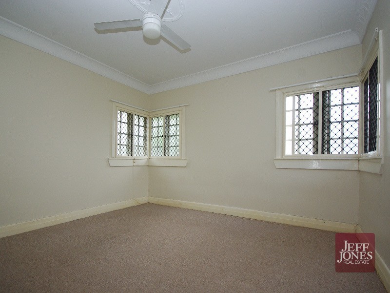 35 Merinda Street, Greenslopes QLD 4120