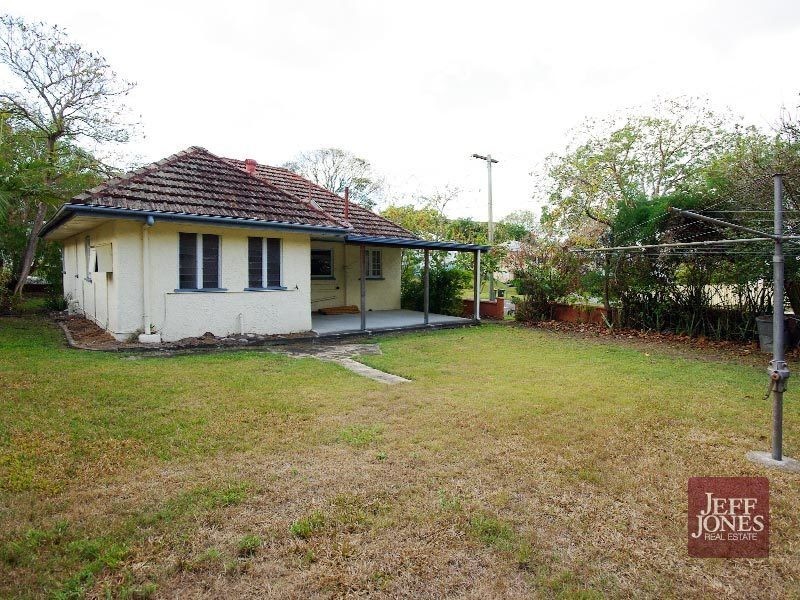 35 Merinda Street, Greenslopes QLD 4120