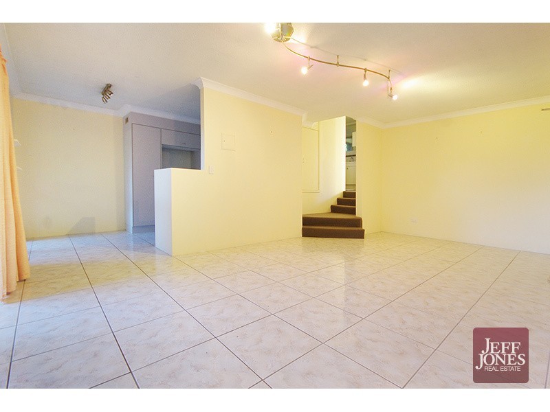 2/19 Temple Street, Coorparoo QLD 4151