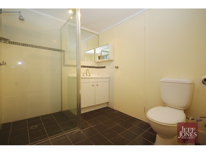 2/19 Temple Street, Coorparoo QLD 4151