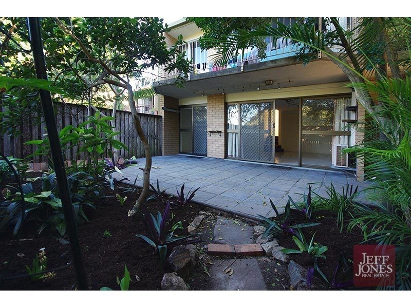 2/19 Temple Street, Coorparoo QLD 4151