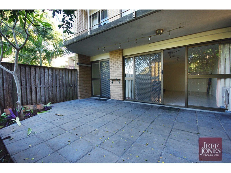 2/19 Temple Street, Coorparoo QLD 4151