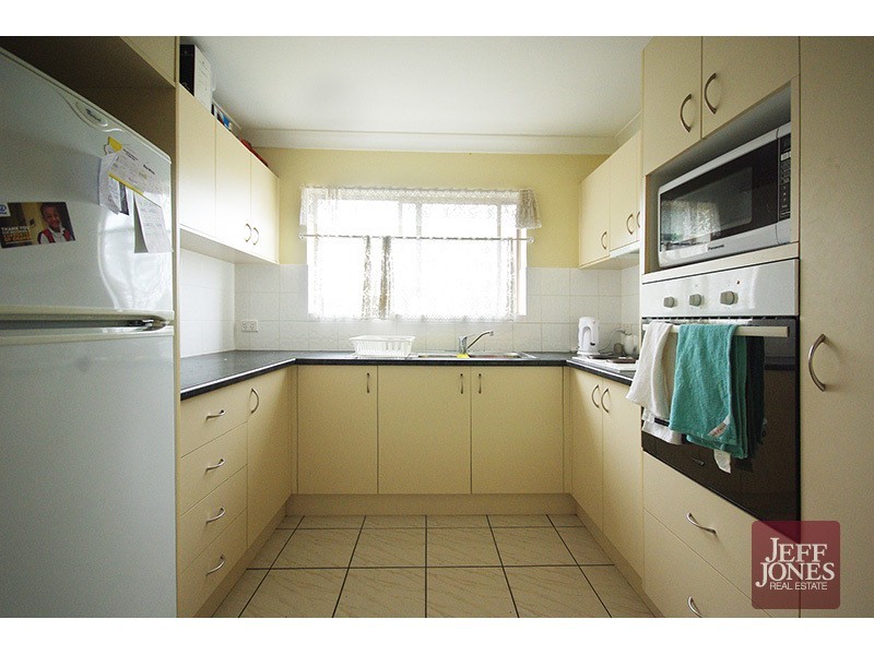2/23 Gordon Street, Greenslopes QLD 4120