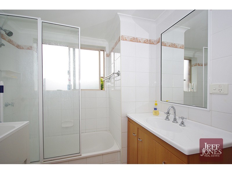 2/23 Gordon Street, Greenslopes QLD 4120