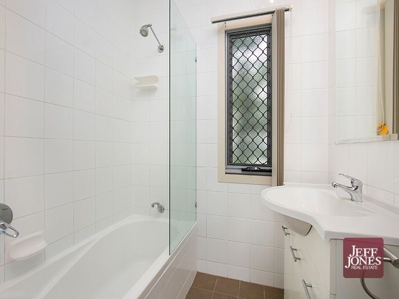 100 Henry Street, Greenslopes QLD 4120