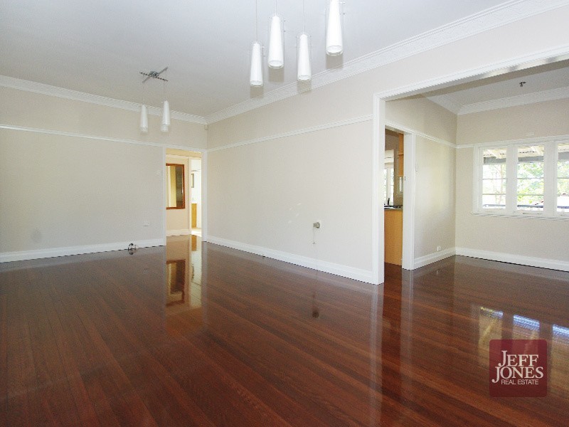 27 Headfort Street, Greenslopes QLD 4120