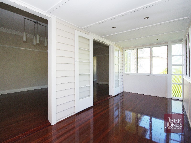 27 Headfort Street, Greenslopes QLD 4120