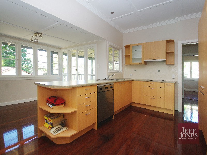 27 Headfort Street, Greenslopes QLD 4120