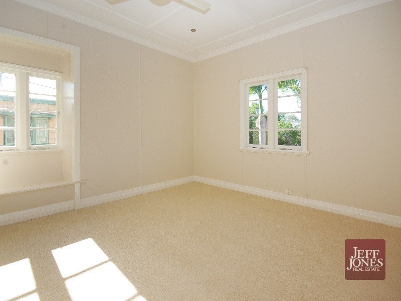 27 Headfort Street, Greenslopes QLD 4120