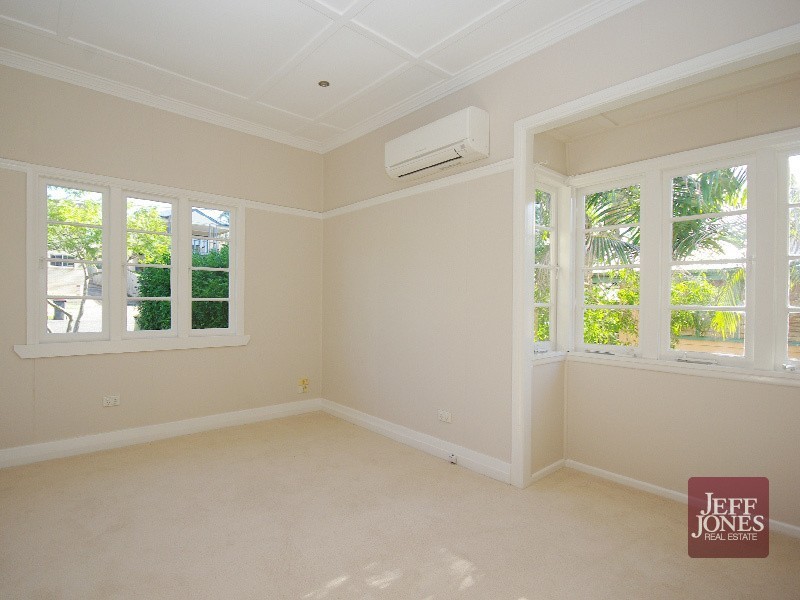 27 Headfort Street, Greenslopes QLD 4120