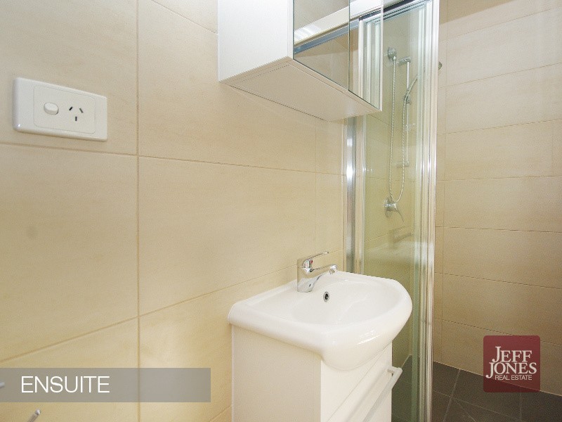 27 Headfort Street, Greenslopes QLD 4120