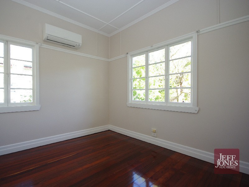 27 Headfort Street, Greenslopes QLD 4120