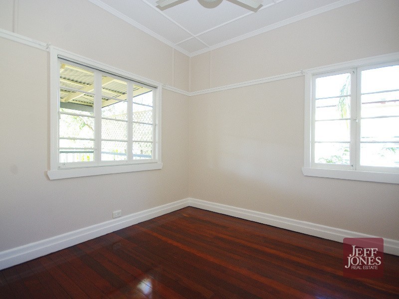 27 Headfort Street, Greenslopes QLD 4120