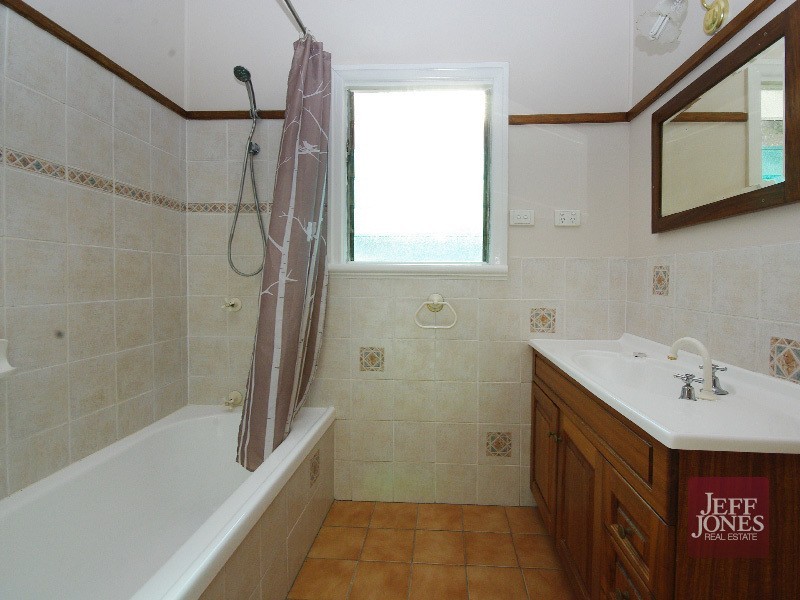 27 Headfort Street, Greenslopes QLD 4120