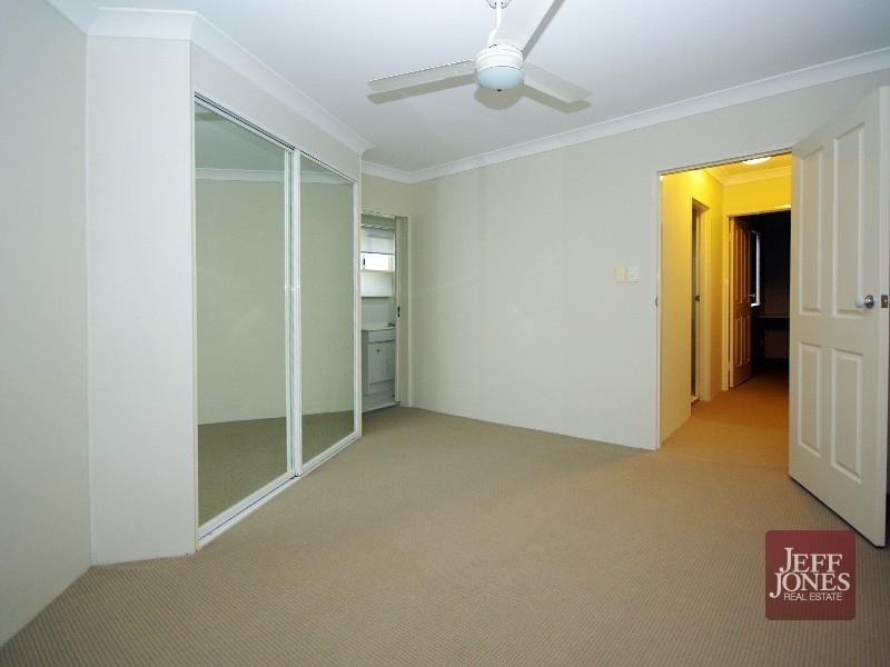 8/27 Nelson Street, Coorparoo QLD 4151