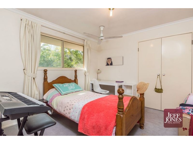 8 Merion Place, Carindale QLD 4152