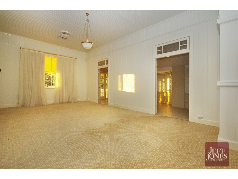 32 Dale Street, Coorparoo QLD 4151