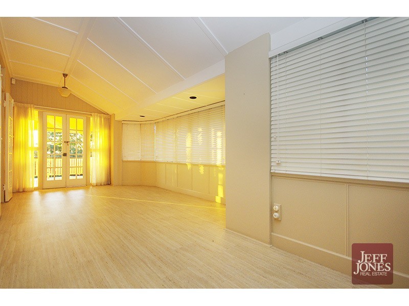 32 Dale Street, Coorparoo QLD 4151