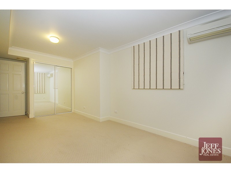 32 Dale Street, Coorparoo QLD 4151