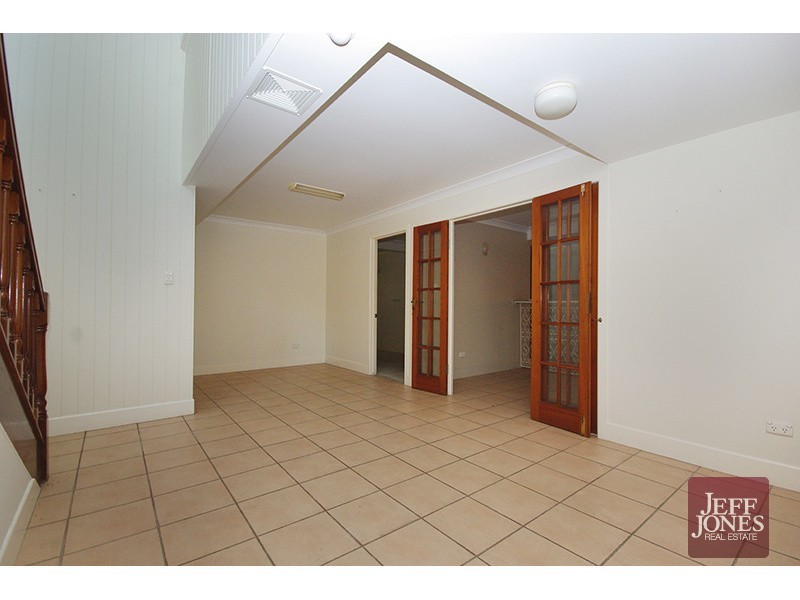 32 Dale Street, Coorparoo QLD 4151