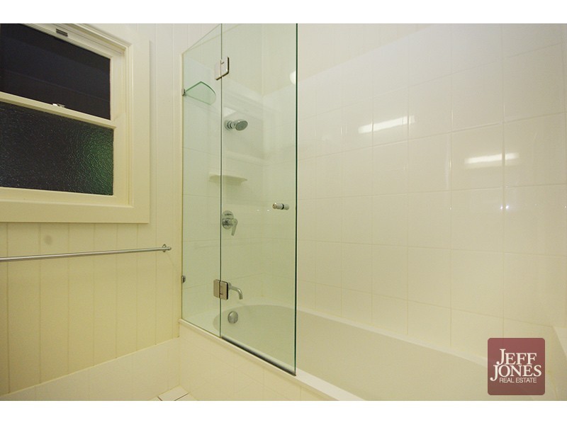 32 Dale Street, Coorparoo QLD 4151