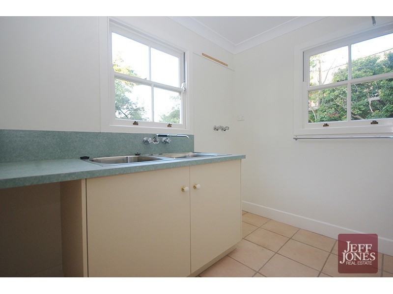 32 Dale Street, Coorparoo QLD 4151