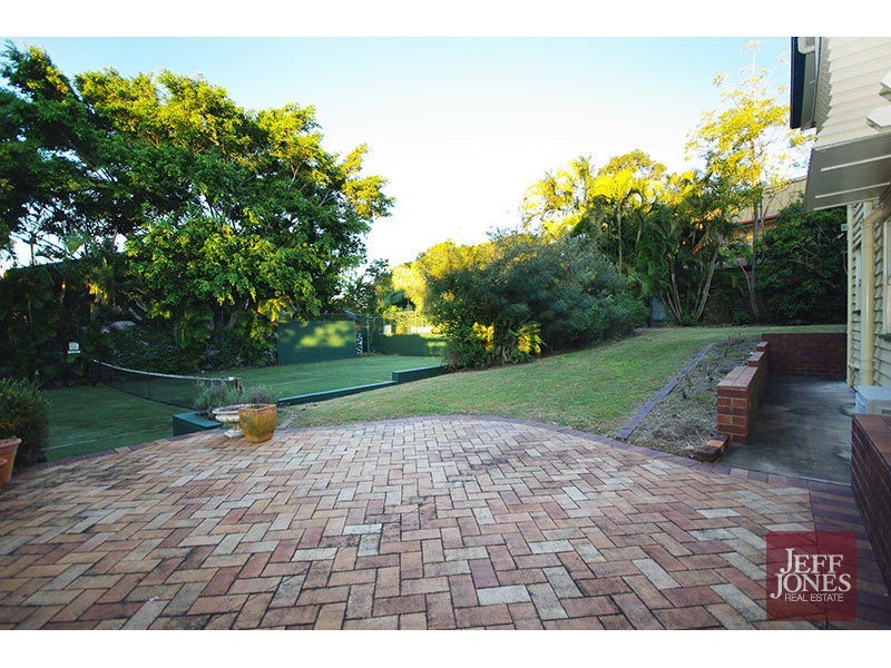 32 Dale Street, Coorparoo QLD 4151