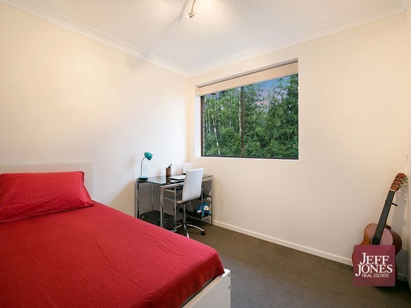 6/10 Knowsley Street, Greenslopes QLD 4120